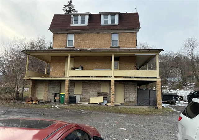 Photo 3 of House for sale at 501 Bessemer Ave, Lyndora, PA 16045 | MLS# 1735363 | Listing updated on 2026-08-28