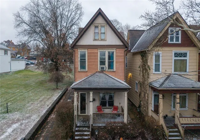 Homes for sale in Jeannette, PA | 222 N 2Nd St, Jeannette, PA 15644 | MLS# 1735574