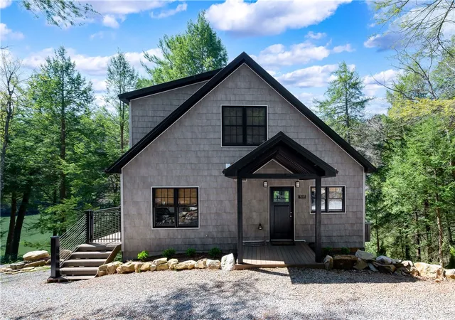 Photo 4 of Single family home for sale at 162 E Maple Ln, Clarion, PA 16214 | MLS# 1735620 | Listing updated on 2026-07-20
