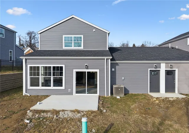Photo 2 of Single family home for sale at 2215 Lebanon Dr, Mc Keesport, PA 15135 | MLS# 1735694 | Listing updated on 2026-04-04