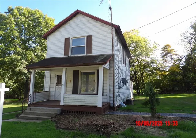 Homes for sale in Hermitage, PA | 425 Grove St, Hermitage, PA 16148 | MLS# 1735735