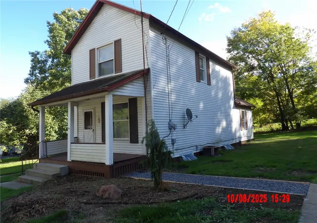 Homes for sale in Hermitage, PA | 425 Grove St, Hermitage, PA 16148 | MLS# 1735735