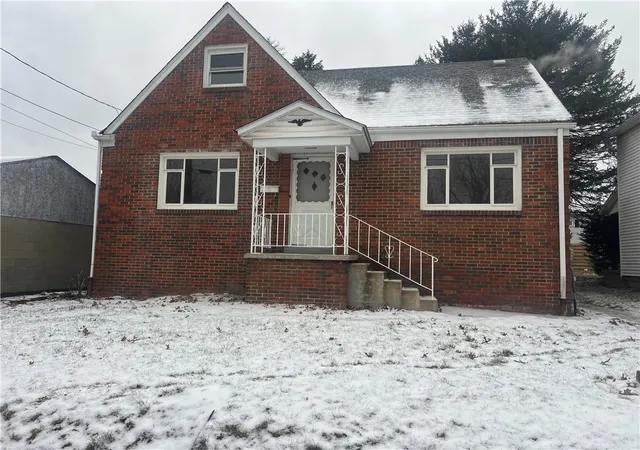 Homes for sale in Vandergrift, PA | 1020 Poe St, Vandergrift, PA 15690 | MLS# 1735970