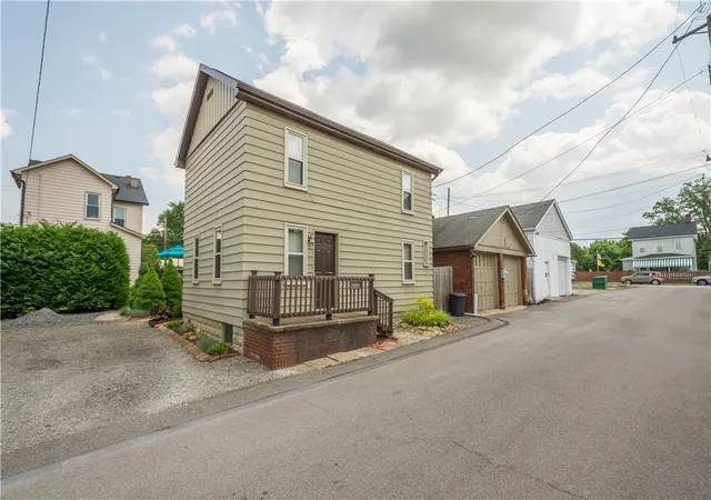 Photo 1 of Single family home for sale at 1520 1/2 4th Ave, Coraopolis, PA 15108 | MLS# 1736414 | Listing updated on 2026-07-23