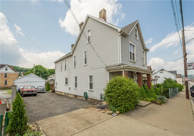 Homes for sale in Coraopolis, PA | 1520 1/2 4th Ave, Coraopolis, PA 15108 | MLS# 1736414
