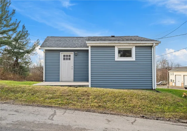 Homes for sale in Kiskiminetas Twp, PA | 28 Mckinistry Hill Rd, Kiskiminetas Twp, PA 15613 | MLS# 1736392