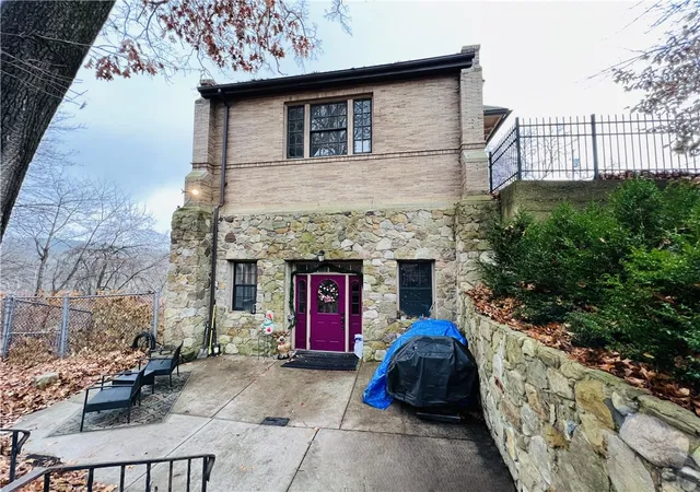 Photo 4 of House for sale at 304 Rhodes Pl, New Castle, PA 16101 | MLS# 1736795 | Listing updated on 2026-07-18