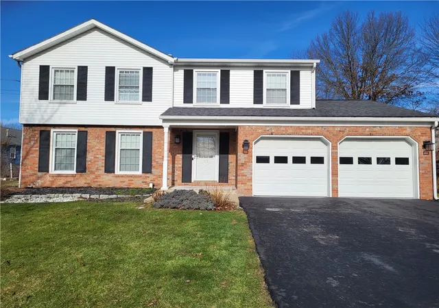 Homes for sale in Twp Of But Nw, PA | 117 Farmington Dr, Twp Of But Nw, PA 16001 | MLS# 1736902