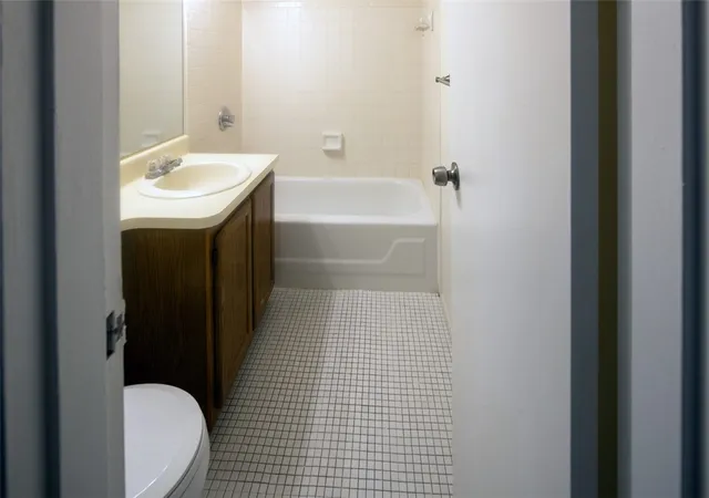 Listing Photo 2 - Condo for sale in building located at 1434 Forest Grn Dr, Coraopolis, PA 15108 - Unit #