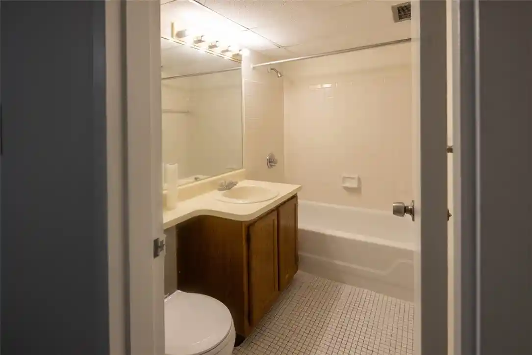 Listing Photo 12 - Condo for sale in 1434 Forest Grn Dr located at 1434 Forest Grn Dr, Coraopolis, PA 15108 - Unit 1434 Forest Green Dr