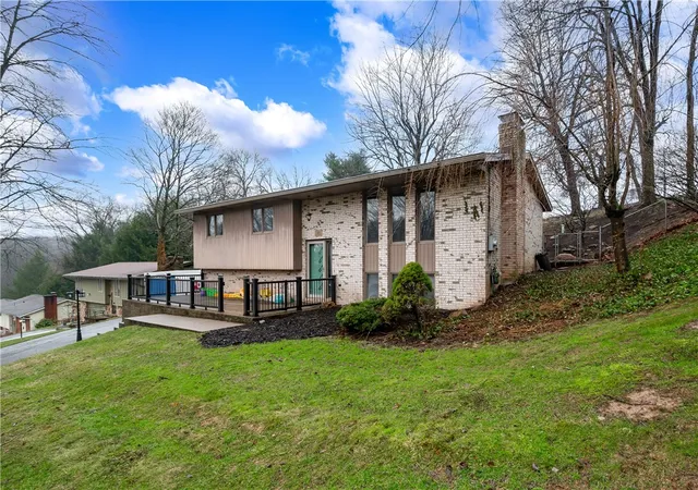 Homes for sale in Center Twp, PA | 120 Lyn Dale Dr, Center Twp, PA 16001 | MLS# 1737457