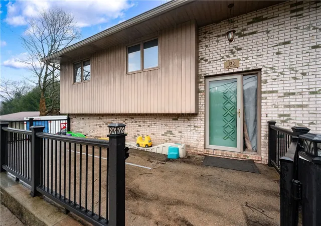 Homes for sale in Center Twp, PA | 120 Lyn Dale Dr, Center Twp, PA 16001 | MLS# 1737457