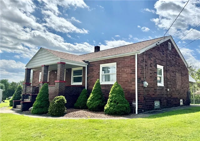 Homes for sale in Shenango Twp, PA | 1111 Crowe Street, Shenango Twp, PA 16101 | MLS# 1737612