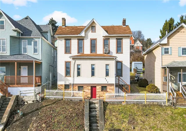 1st image of 422 W 7th Ave, Tarentum, PA 15084 | MLS# 1736619