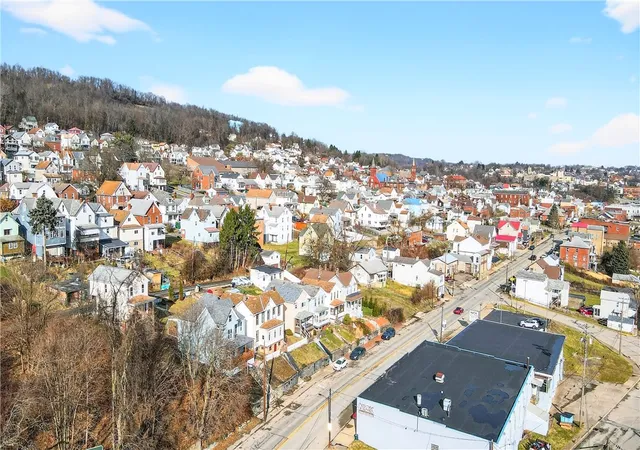 50th image of 422 W 7th Ave, Tarentum, PA 15084 | MLS# 1736619