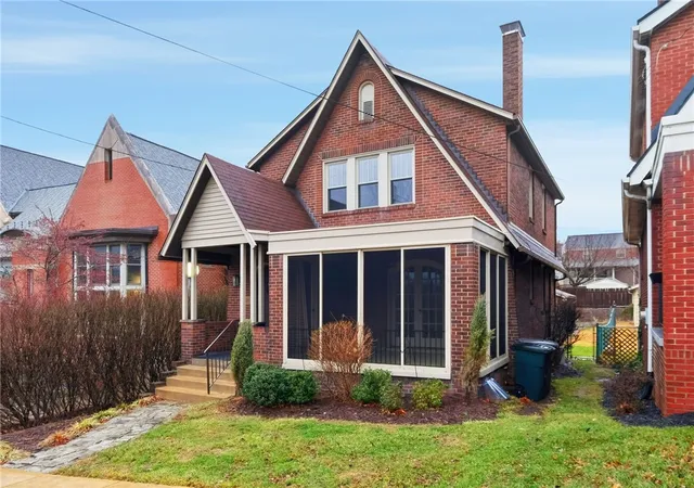2nd image of 359 Pennsylvania Ave, Oakmont, PA 15139 | MLS# 1737705