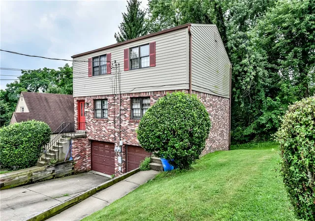 Homes for sale in Forest Hills Boro, PA | 515 Barclay Ave, Forest Hills Boro, PA 15221 | MLS# 1737919