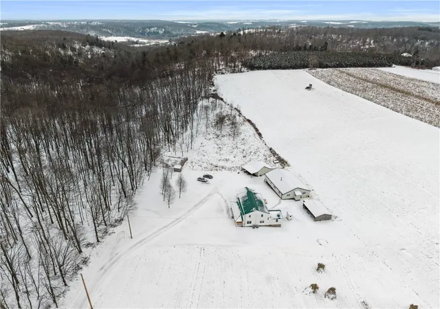 Homes for sale in Mahoning Twp, PA | 1575 Windows Road, Mahoning Twp, PA 16256 | MLS# 1737822