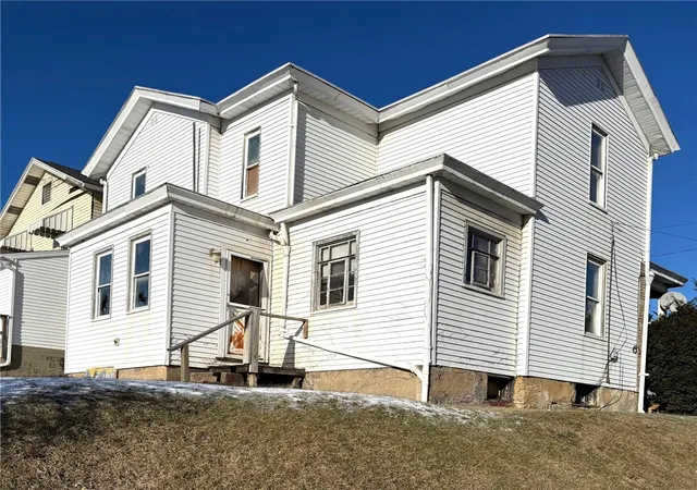 Homes for sale in Rochester, PA | 438 New York Ave, Rochester, PA 15074 | MLS# 1737997