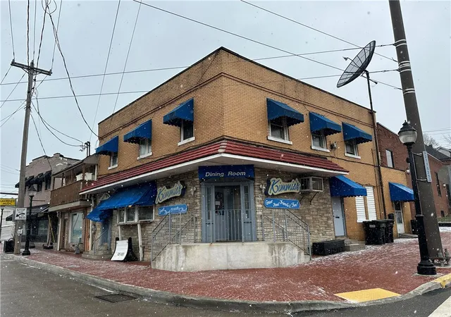 Listing Photo 3 - Condo for sale in building located at 900 Park Ave, Castle Shannon, PA 15234