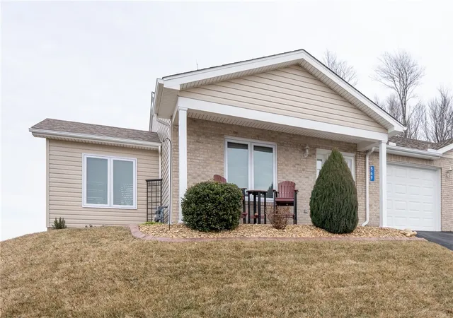 Homes for sale in Derry Twp, PA | 569 Sunview Cir, Derry Twp, PA 15650 | MLS# 1738140