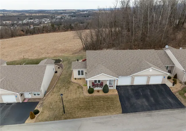 Homes for sale in Derry Twp, PA | 569 Sunview Cir, Derry Twp, PA 15650 | MLS# 1738140