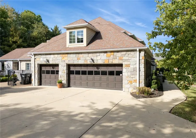 Photo 3 of Single family home for sale at 2080 Saint Ann Comn, Irwin, PA 15642 | MLS# 1738314 | Listing updated on 2026-07-12