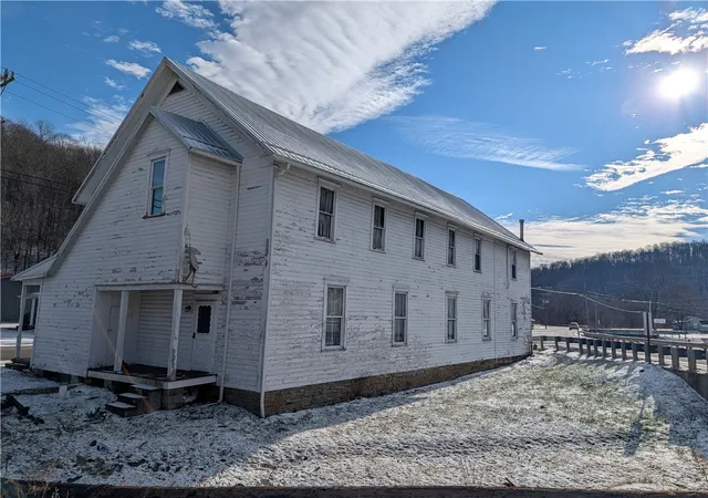 3rd image of 176 Main St, Graysville, PA 15337 | MLS# 1738216