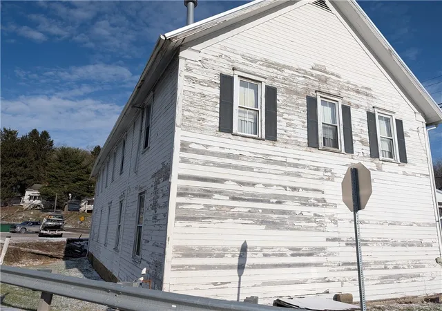 4th image of 176 Main St, Graysville, PA 15337 | MLS# 1738216