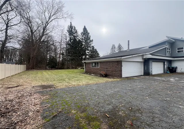 Homes for sale in Hermitage, PA | 129 S Buhl Farm Dr, Hermitage, PA 16148 | MLS# 1738664