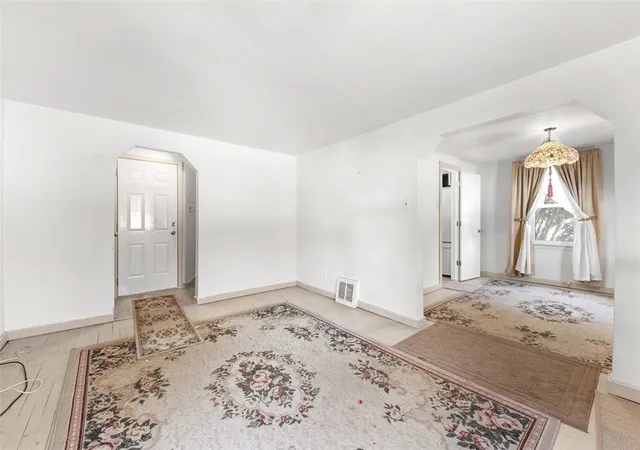 4th image of 6127 Smithfield St, Elizabeth Twp/boro, PA 15135 | MLS# 1739478
