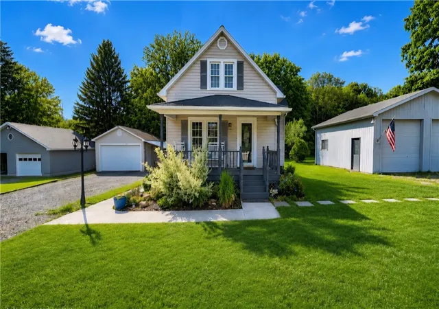 Homes for sale in Irwin Twp, PA | 671 Old Route 8, Irwin Twp, PA 16038 | MLS# 1739337