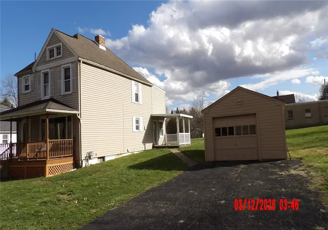 Homes for sale in Hermitage, PA | 215 W Park St, Hermitage, PA 16148 | MLS# 1739540