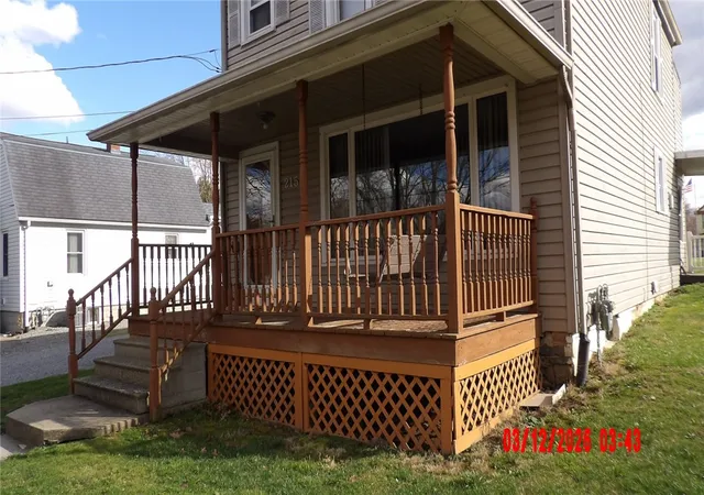 Homes for sale in Hermitage, PA | 215 W Park St, Hermitage, PA 16148 | MLS# 1739540