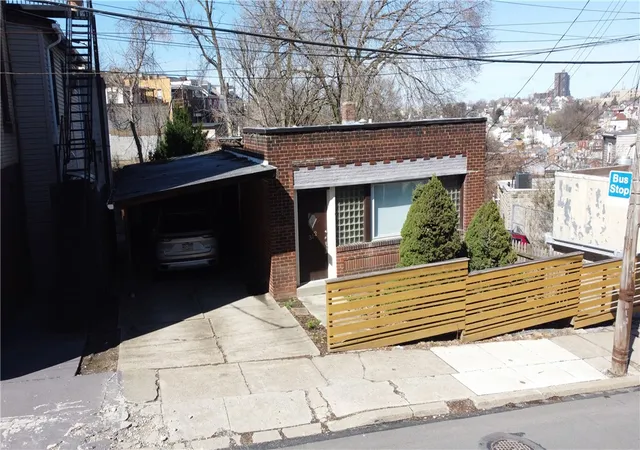 3rd image of 300 Shiloh Street, Mt Washington, PA 15211 | MLS# 1739803