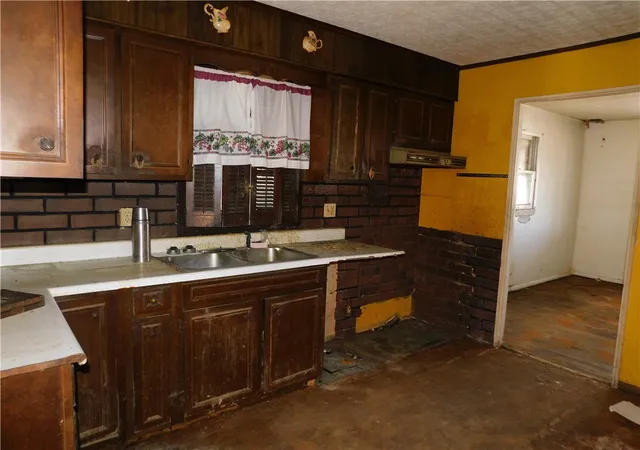 Homes for sale in Uniontown, PA | 120 Bailey Avenue, Uniontown, PA 15401 | MLS# 1739858