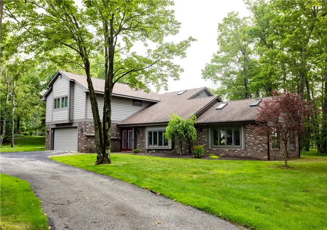 Photo 2 of Single family home for sale at 1738 Snowfield Dr, Hidden Valley, PA 15502 | MLS# 1739938 | Listing updated on 2026-07-31