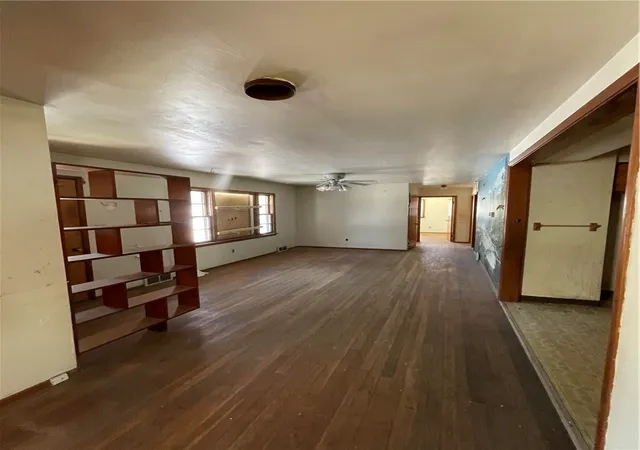 Photo 4 of Single family home for sale at 307 Mcclelland Rd, New Castle, PA 16102 | MLS# 1740221 | Listing updated on 2026-04-21