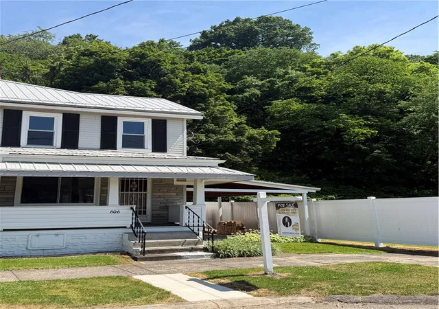 Homes for sale in Ford City, PA | 606 6th Ave, Ford City, PA 16226 | MLS# 1740729