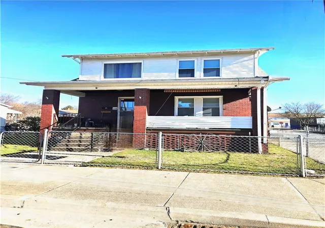 Homes for sale in Jeannette, PA | 118 S 12th Street, Jeannette, PA 15644 | MLS# 1740562