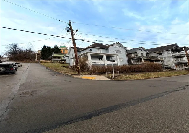 2nd image of 1001 Lincoln Ave, Charleroi, PA 15022 | MLS# 1740630