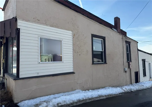 Homes for sale in Jeannette, PA | 211 S 3rd St, Jeannette, PA 15644 | MLS# 1740968