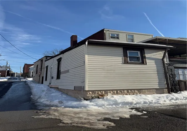 Homes for sale in Jeannette, PA | 211 S 3Rd St, Jeannette, PA 15644 | MLS# 1740968