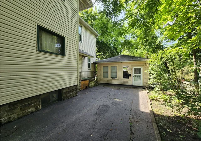 Homes for sale in New Castle, PA | 408 E Garfield Ave, New Castle, PA 16105 | MLS# 1741225