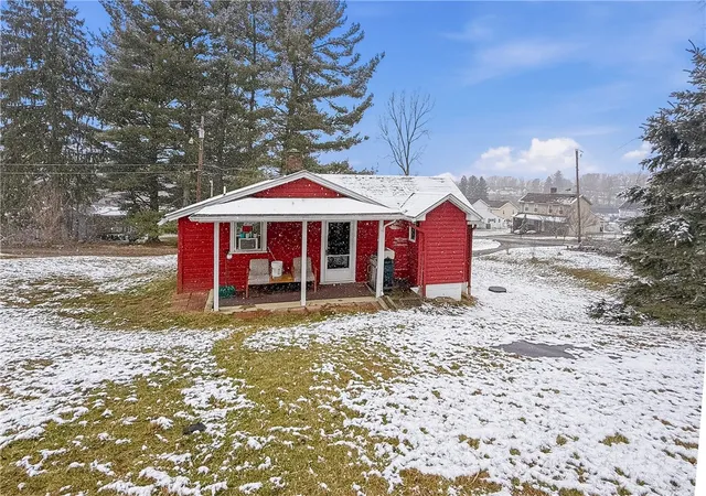 Homes for sale in Mt Pleasant Twp, PA | 1513 Sycamore Ln, Mt Pleasant Twp, PA 15666 | MLS# 1741319