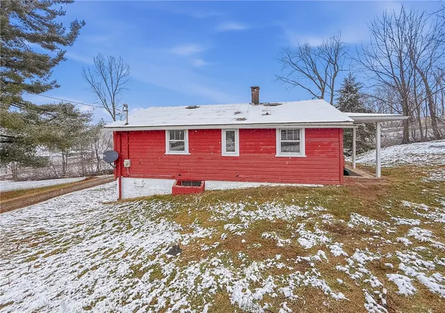 Homes for sale in Mt Pleasant Twp, PA | 1513 Sycamore Ln, Mt Pleasant Twp, PA 15666 | MLS# 1741319