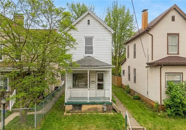 Homes for sale in New Brighton, PA | 1349 2nd St, New Brighton, PA 15066 | MLS# 1741049