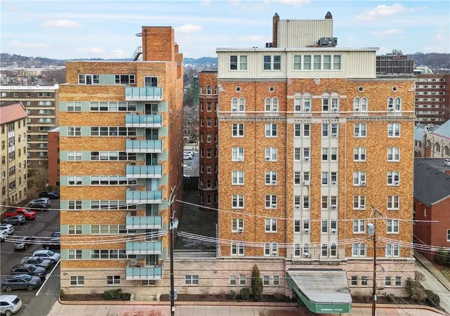 Homes for sale in Oakland, PA | 144 N Dithridge Street #206, Oakland, PA 15213 | MLS# 1741448