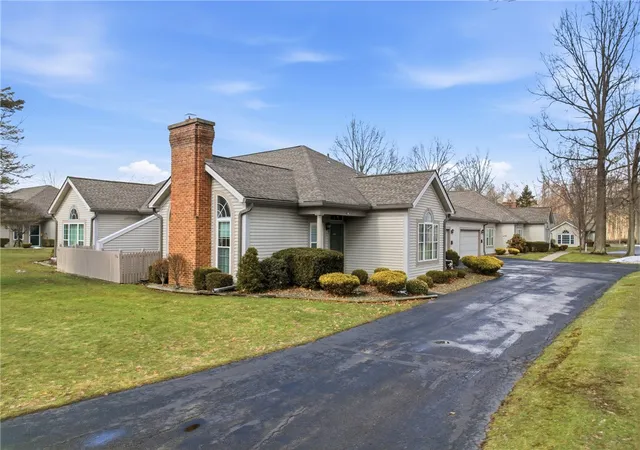 Homes for sale in Hermitage, PA | 76 Stone Ridge Blvd, Hermitage, PA 16148 | MLS# 1741447