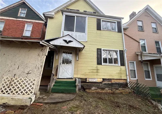 Homes for sale in Pitcairn, PA | 510 3rd St, Pitcairn, PA 15140 | MLS# 1741637